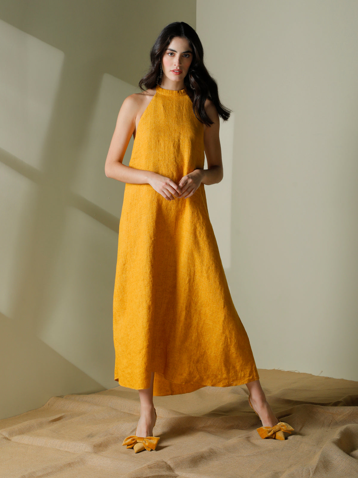 Backless halter dress in linen Velia Sierra Design International Backless halter dress in linen Velia Sierra Design International