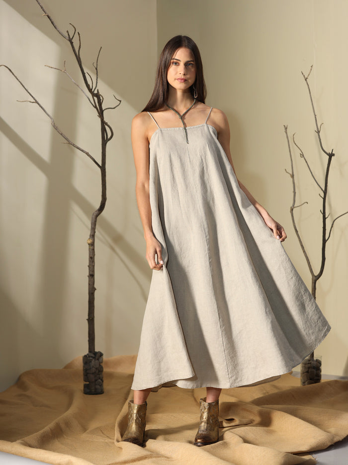 Wide dress with straps in linen