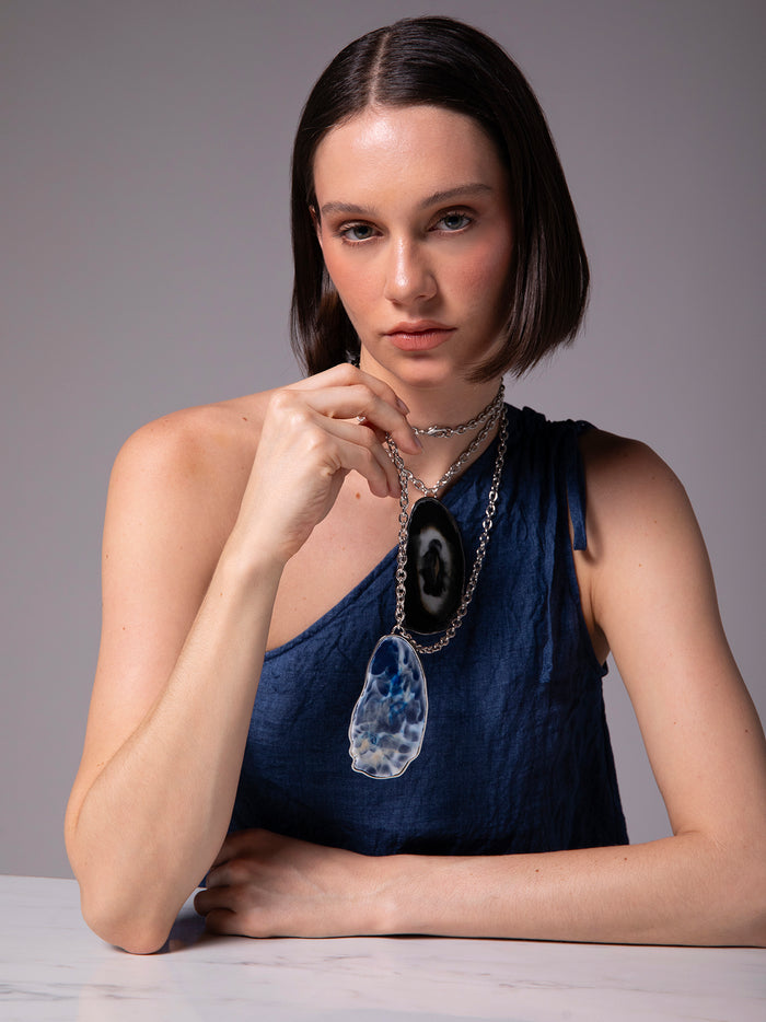 "Oyster" necklace with resin charm