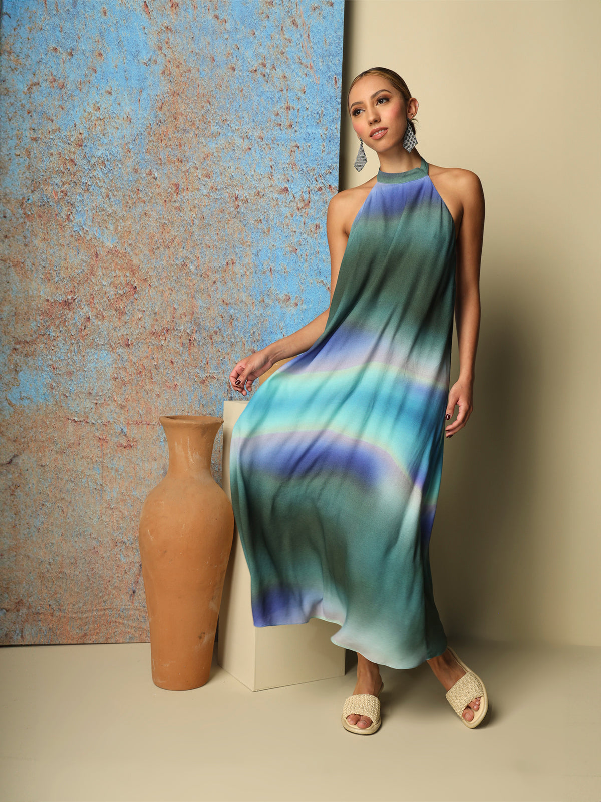 Backless dress in viscose