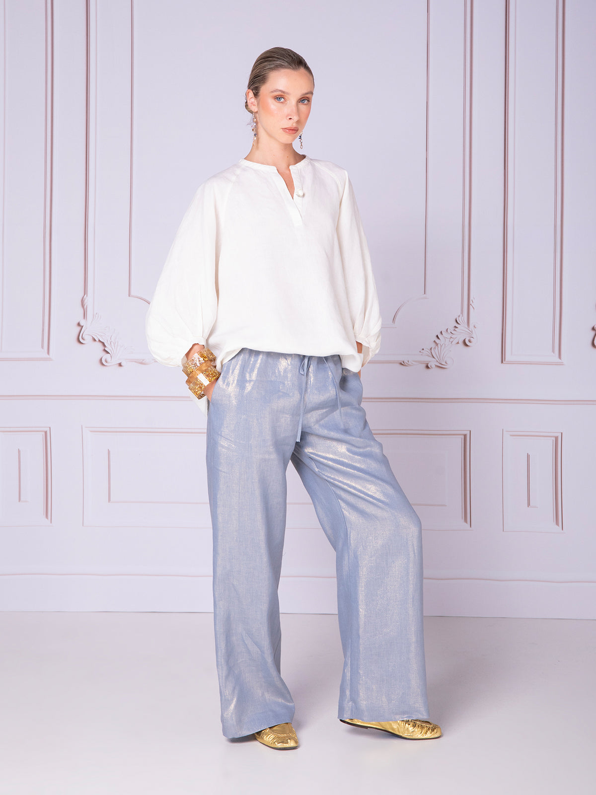 Blouse with placket and raglan sleeves in linen